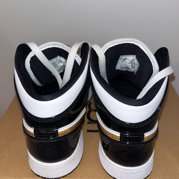 ~SOLD~ Jordan AJ 1 Mid - GS / Black/Metallic, Gold/White Size 6.5Y - Picture 5 of 8